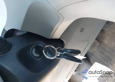 2014 Toyota Sienna Le V6 8 Passenger z USA, uszkodzony, nr VIN 5TDKK3DC3ES513871